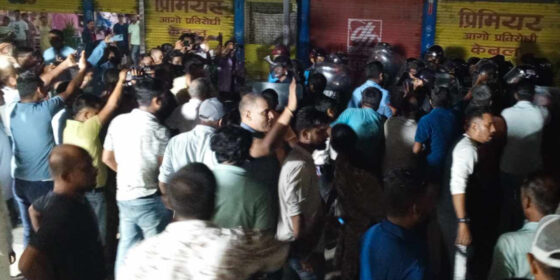 अनशन बसेका पूर्व मुख्यमन्त्री केदार कार्की पक्राउ, स्थिति तनावग्रस्त
