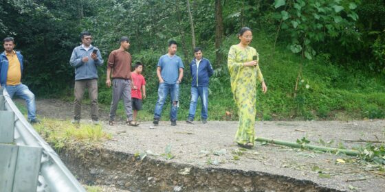 क्षतिग्रस्त फिक्कल नयाँबजार सडकको पूर्वमन्त्री खिनु लङ्वा नेतृत्वमा अध्ययन (तस्बिरहरु)