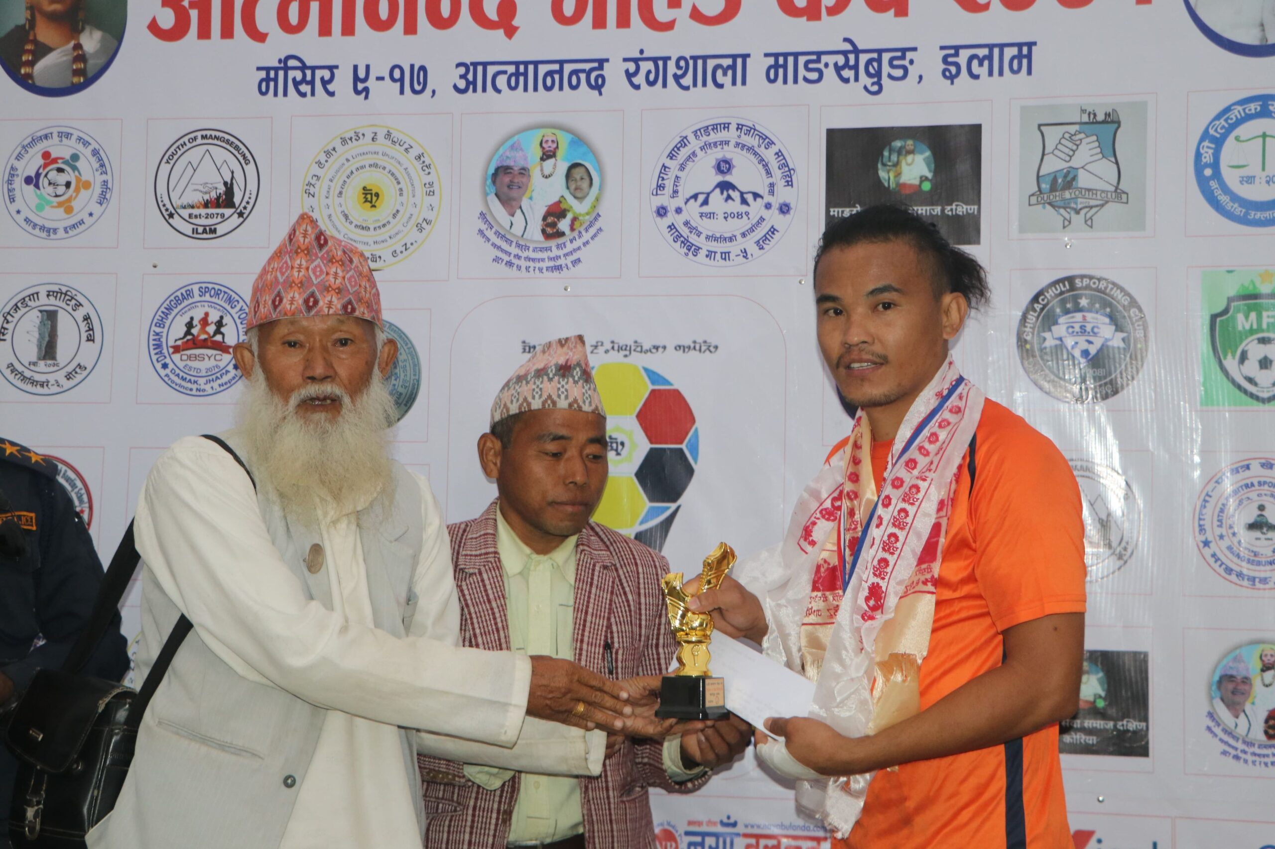 आत्मानन्द गोल्ड कप : आयोजकलाई हराउँदै दमक भाङबारी अन्तिम चारमा