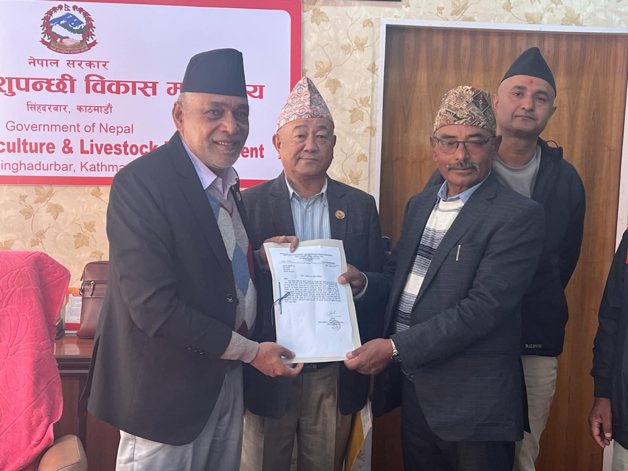 चिया क्षेत्रको समस्या समाधान गर्न इलामका सासंद बस्नेतले भेटे कृषिमन्त्री