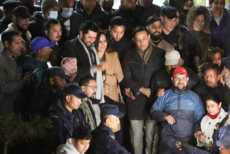 अदालतबाट बाहिरिँदै रविले भने, ‘यो देशमा न्याय मरेको छैन’
