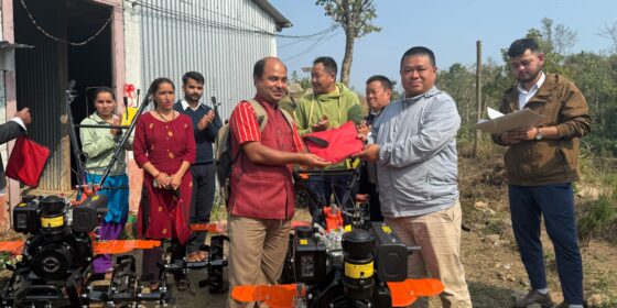 माङसेबुङद्वारा कृषिमा यान्त्रिकरण गर्न अनुदानमा कृषि औजार वितरण