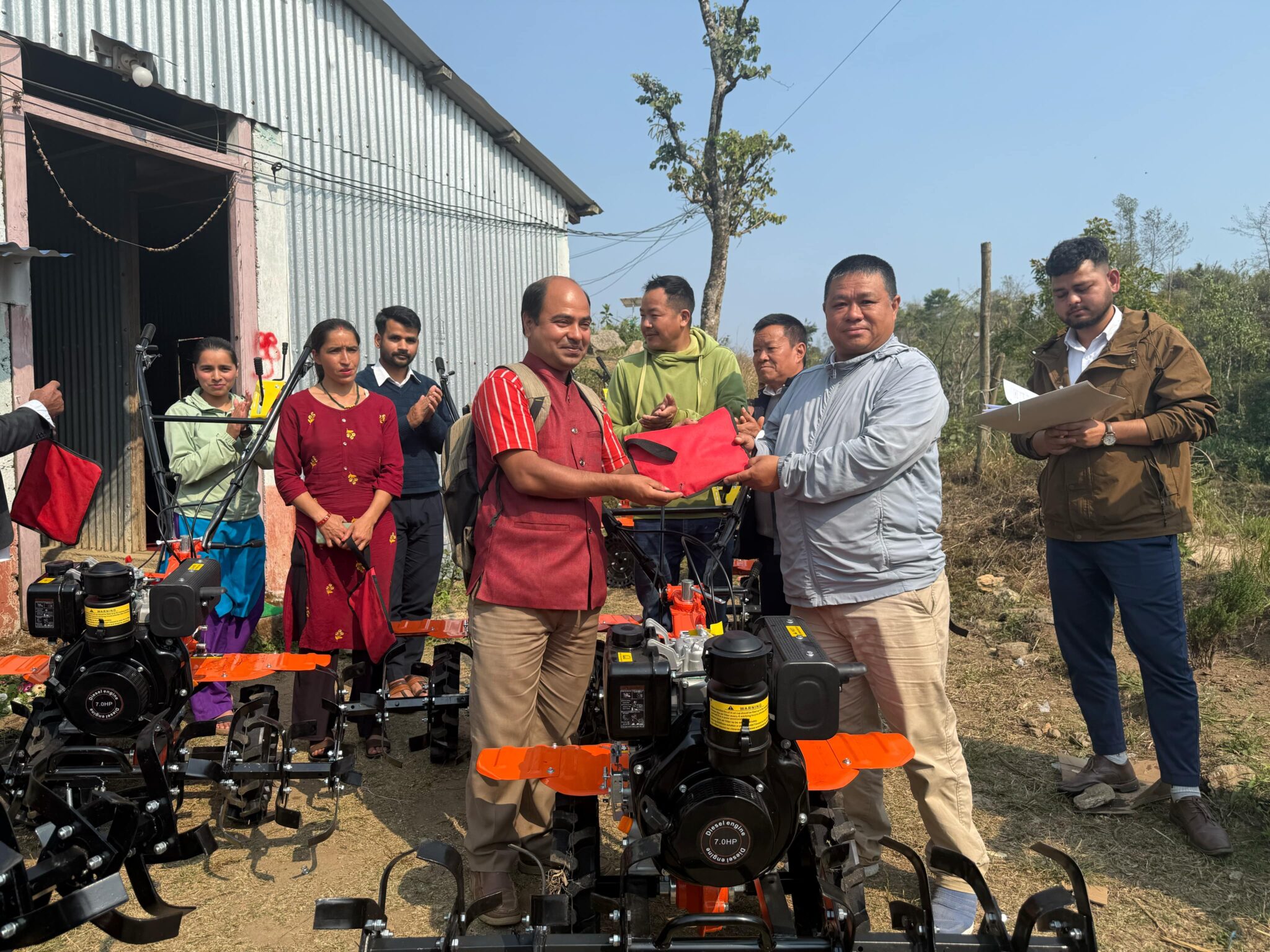 माङसेबुङद्वारा कृषिमा यान्त्रिकरण गर्न अनुदानमा कृषि औजार वितरण