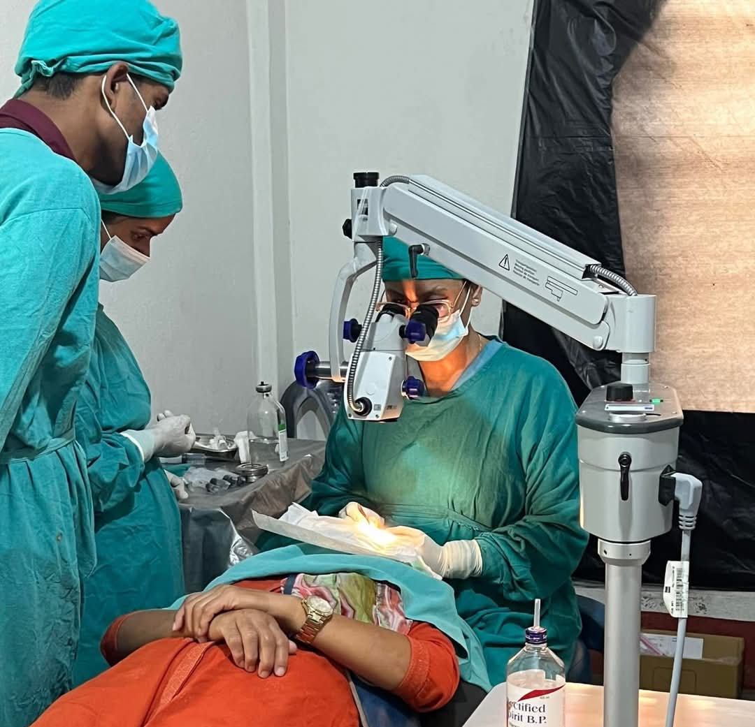 इलाममा निःशुल्क आँखा शिविर जारी, पहिलो दिनमै सयौंले लिए सेवा