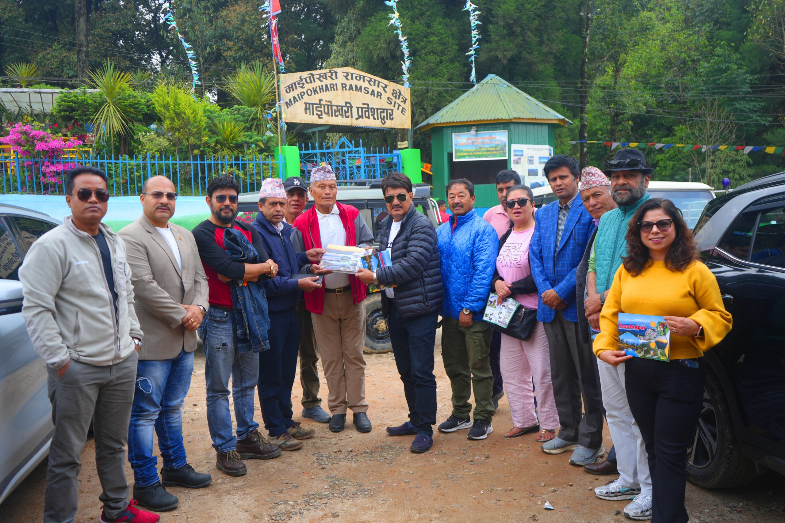 इलामको पर्यटन प्रवद्र्धनमा जुट्दै चलचित्रकर्मी (तस्बिरहरु) 