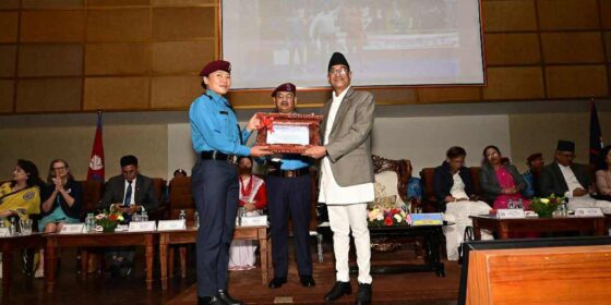 इलामकी जुनी प्रथम महिला प्रहरी सम्मेलन–२०८२ को अवसरमा सम्मानित