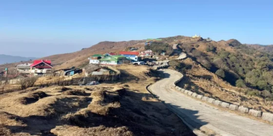 पर्यटक पर्खदै तुम्लिङ