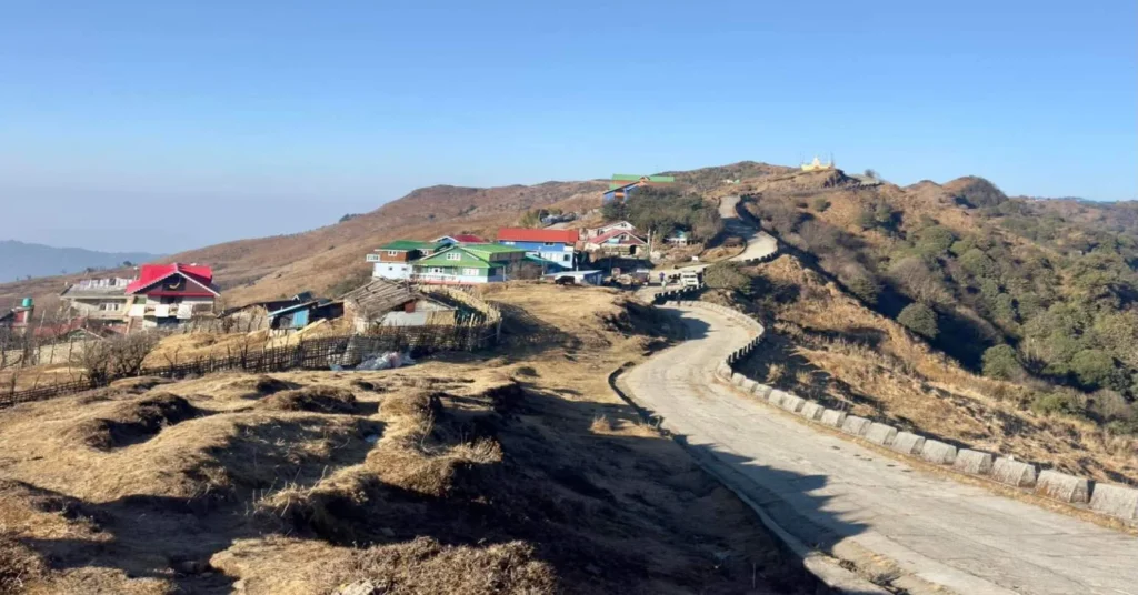 पर्यटक पर्खदै तुम्लिङ