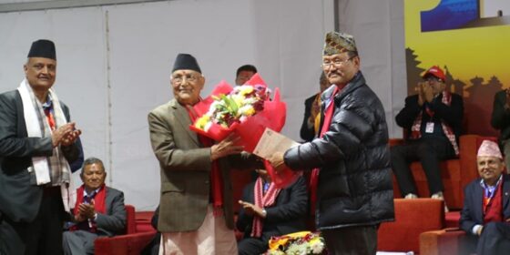 एमालेका नवनिर्वाचित अध्यक्ष ओलीले लिए शपथ