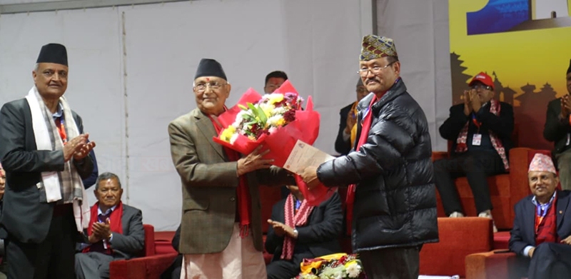 एमालेका नवनिर्वाचित अध्यक्ष ओलीले लिए शपथ