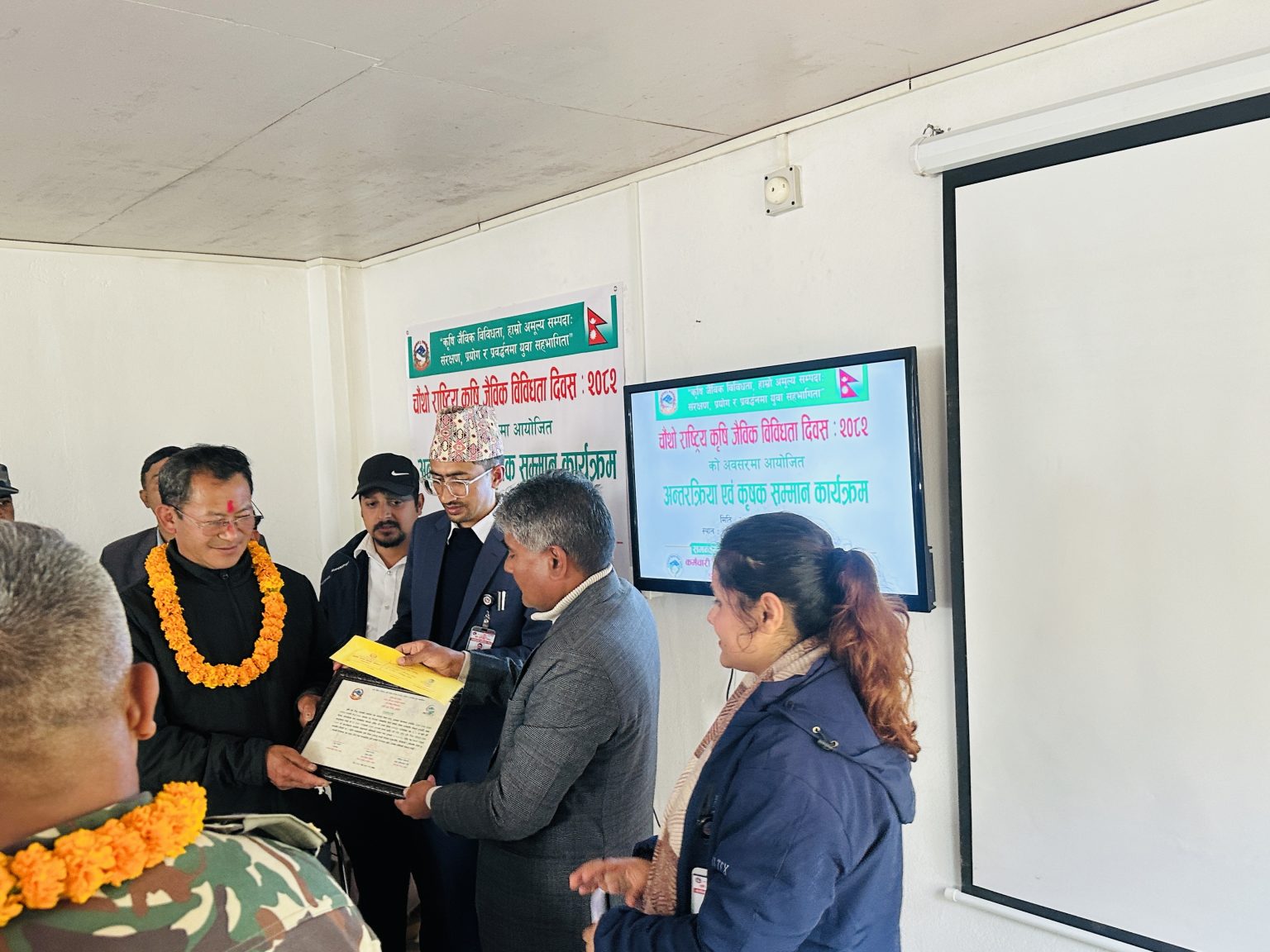 व्यावसायिक किवी खेतीमार्फत देउकुमार राई उत्कृष्ट किसान सम्मान