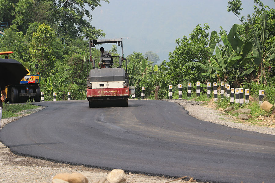 चुलाचुलीका सडक धमाधम कालोपत्रे