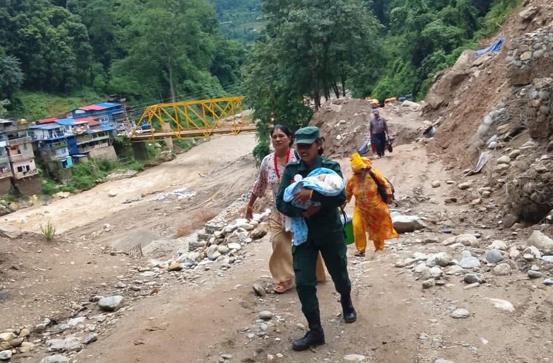 बाढी-पहिरोले देशका विभिन्न राजमार्ग अवरुद्ध : कुन-कुन सडक खुले, कुन बन्द छन्