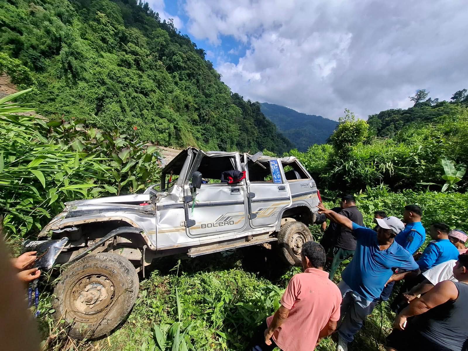 इलाममा बोलेरो दुर्घटना, सात जना घाइते