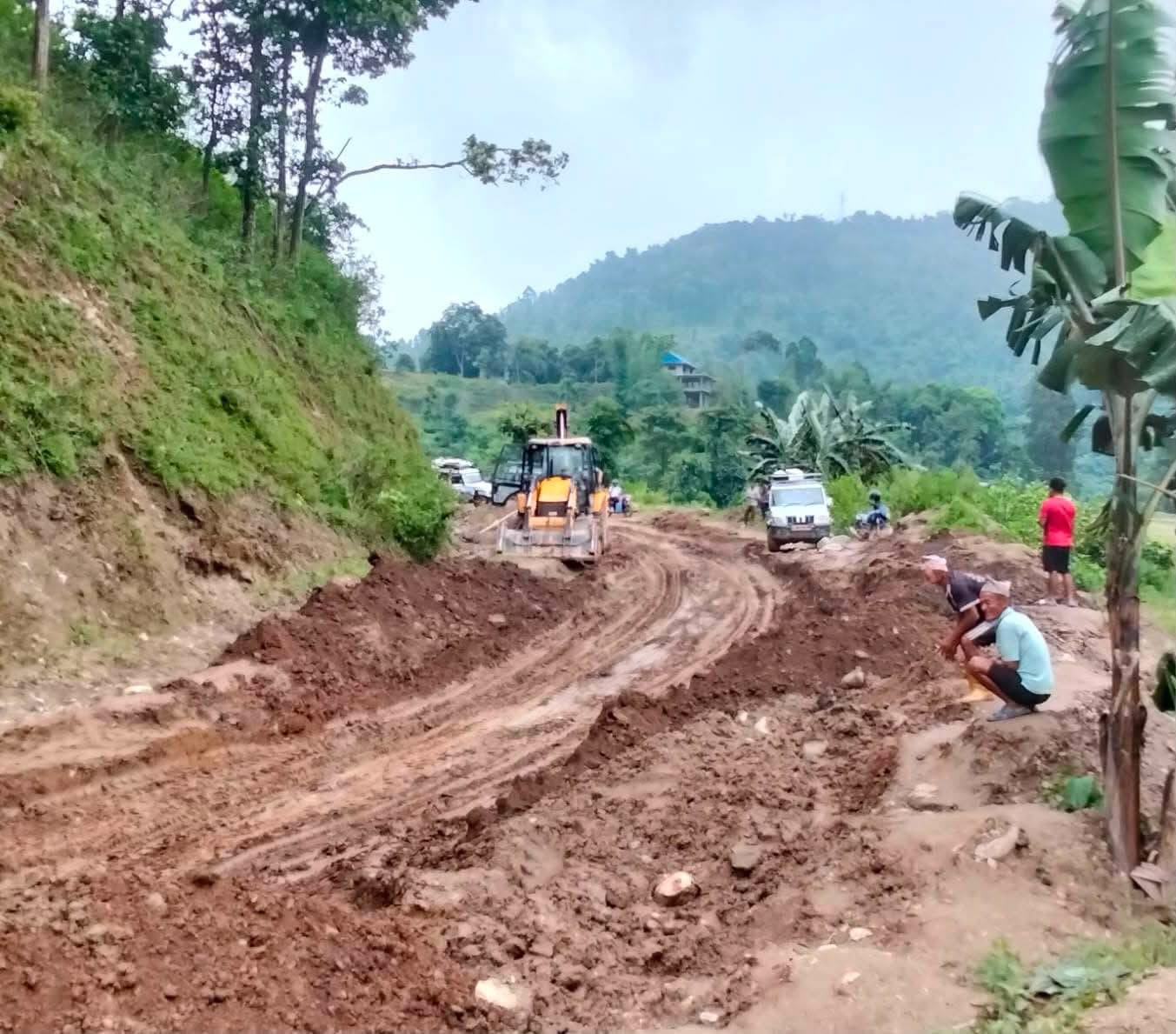 पूर्वी पहाडका नागरिकलाई तराई झर्न सास्ती , वैकल्पिक सडक पनि भरपर्दो छैनन्
