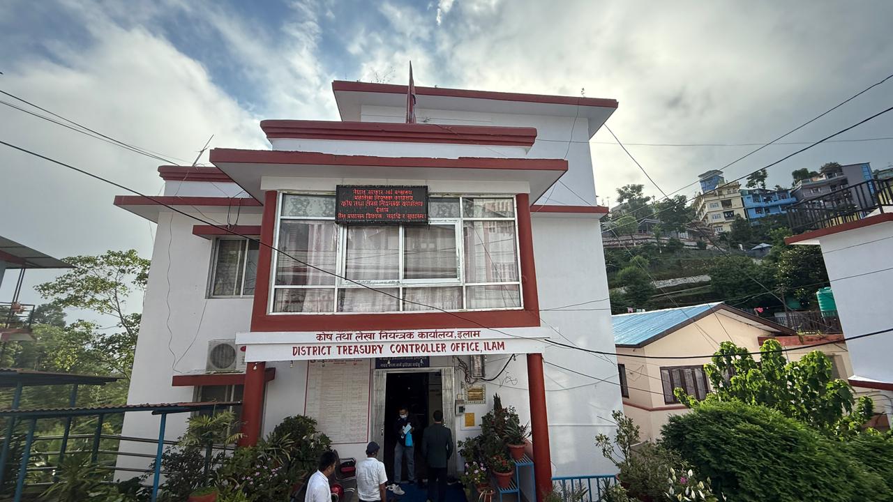 इलाममा राजस्व सङ्कलन आधाले घट्यो, दुई अर्बभन्दा बढी बजेट फिर्ता