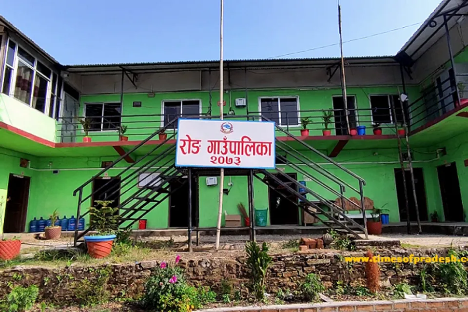 प्रशासकीय भवन समयमै नबनेपछि रोङ गाउँपालिकाले तोड्यो ठेक्का सम्झौता